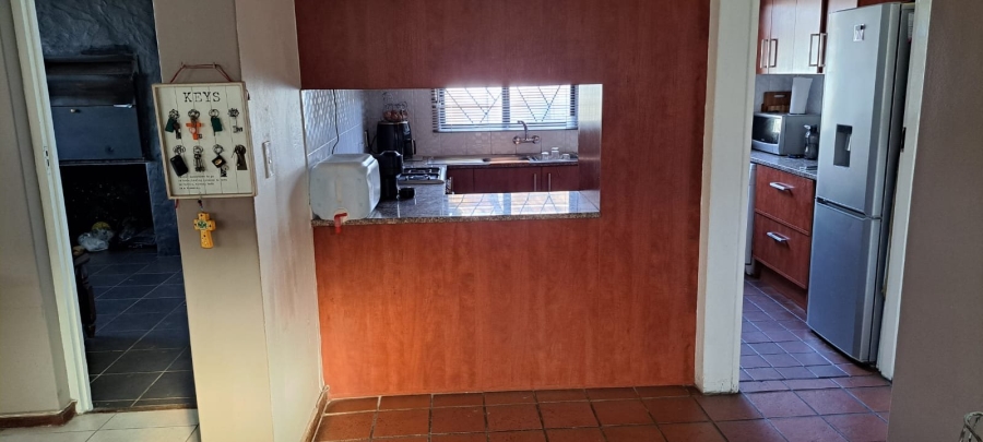 5 Bedroom Property for Sale in Parow Valley Western Cape